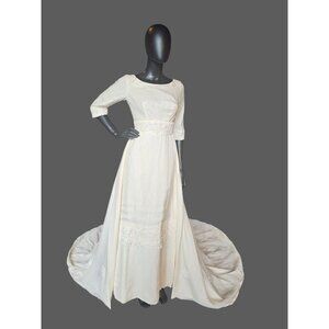 Vintage 60's Straight Cut Bateau Neck 3/4 Sleeve Wedding Gown W/Detachable Train